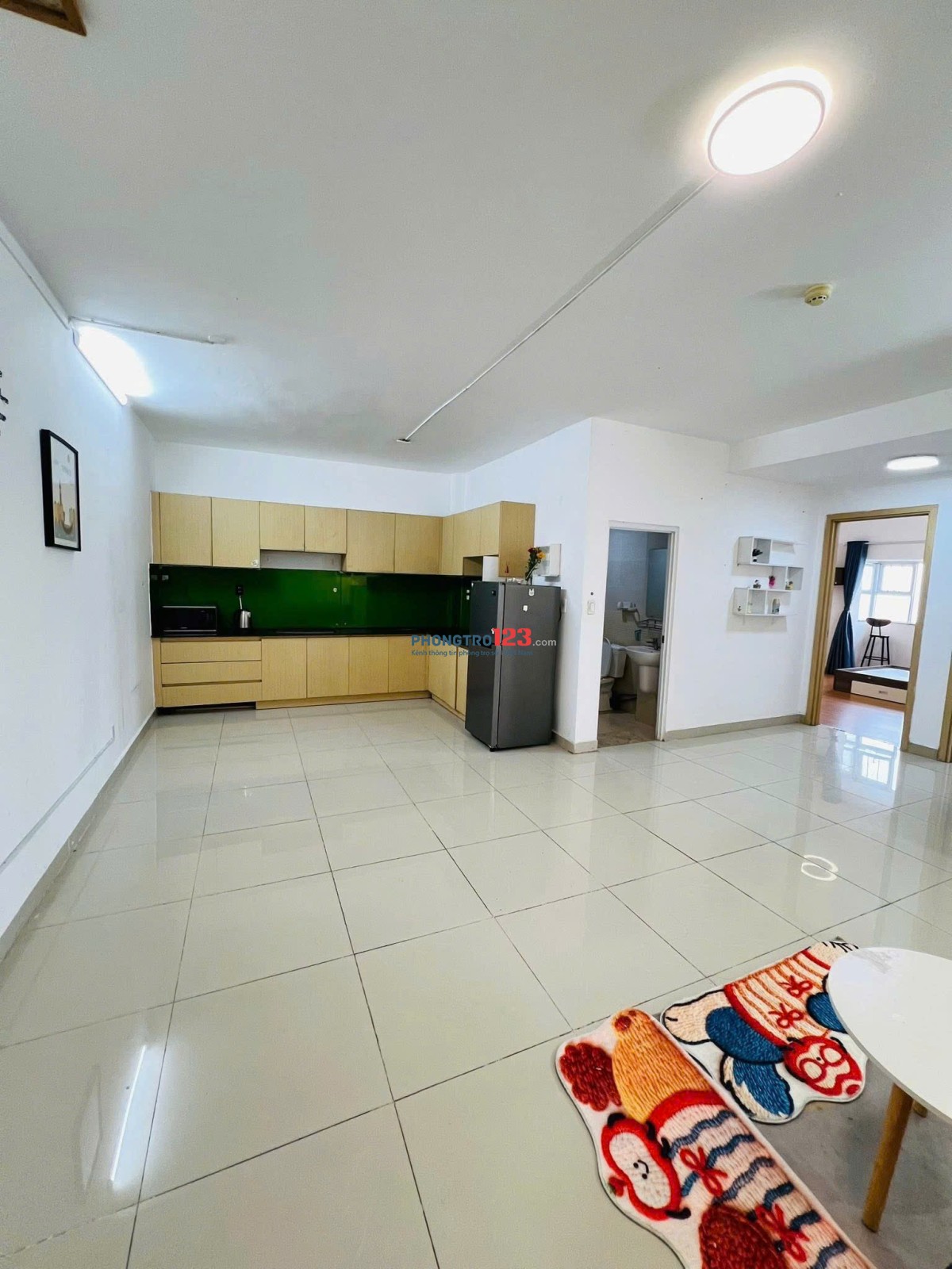 Giá 15tr/tháng, Căn 3PN, 2WC, C/c Screc, Trương Sa, Q3, Nhà vừa sơn.