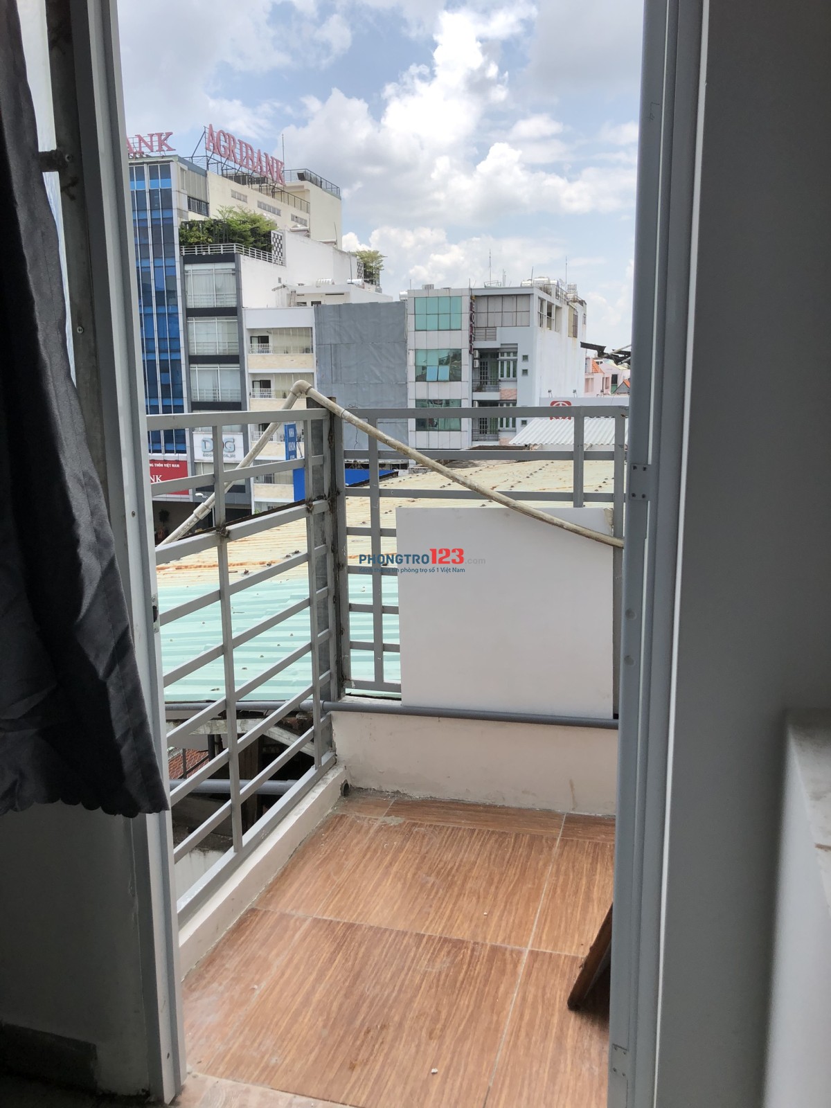 Cho thuê nguyên tầng 02 phòng thoáng mát, có ban công, đường Cộng Hòa