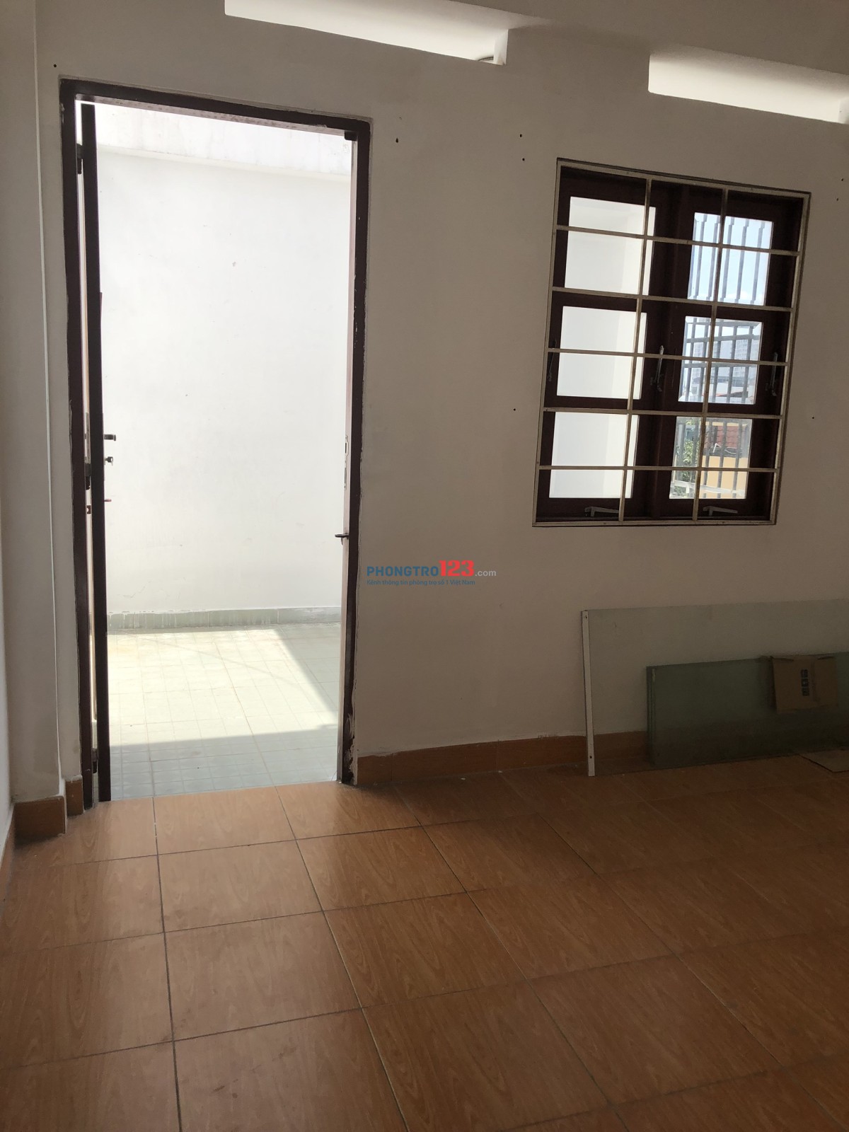 Cho thuê nguyên tầng 02 phòng thoáng mát, có ban công, đường Cộng Hòa