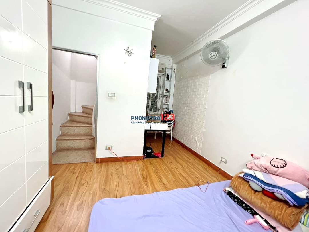 Chính chủ cho thuê nguyên căn mới phố Hoàng Hoa Thám, 4 tầng x 18m, full nội thất