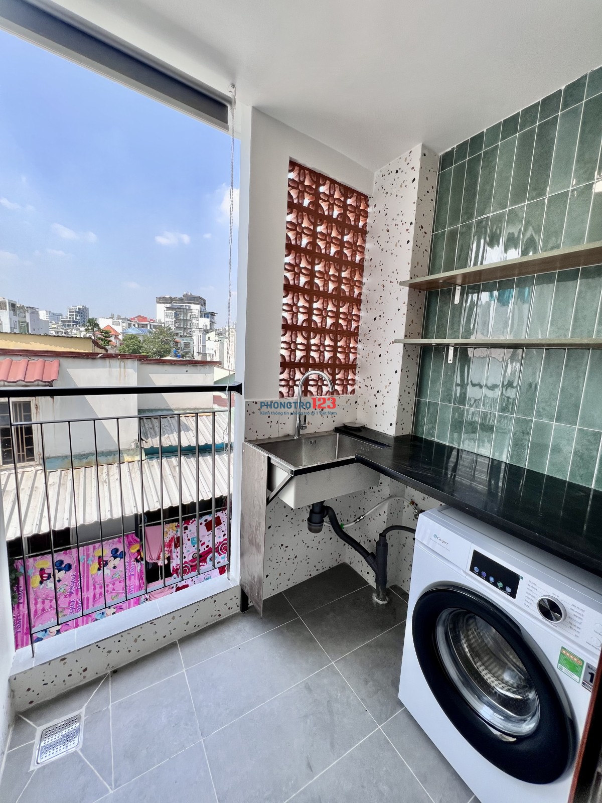 Cho thuê phòng trọ ban công tách bếp. Quận 3. Gần cầu công lý. Giá 6,2 triệu