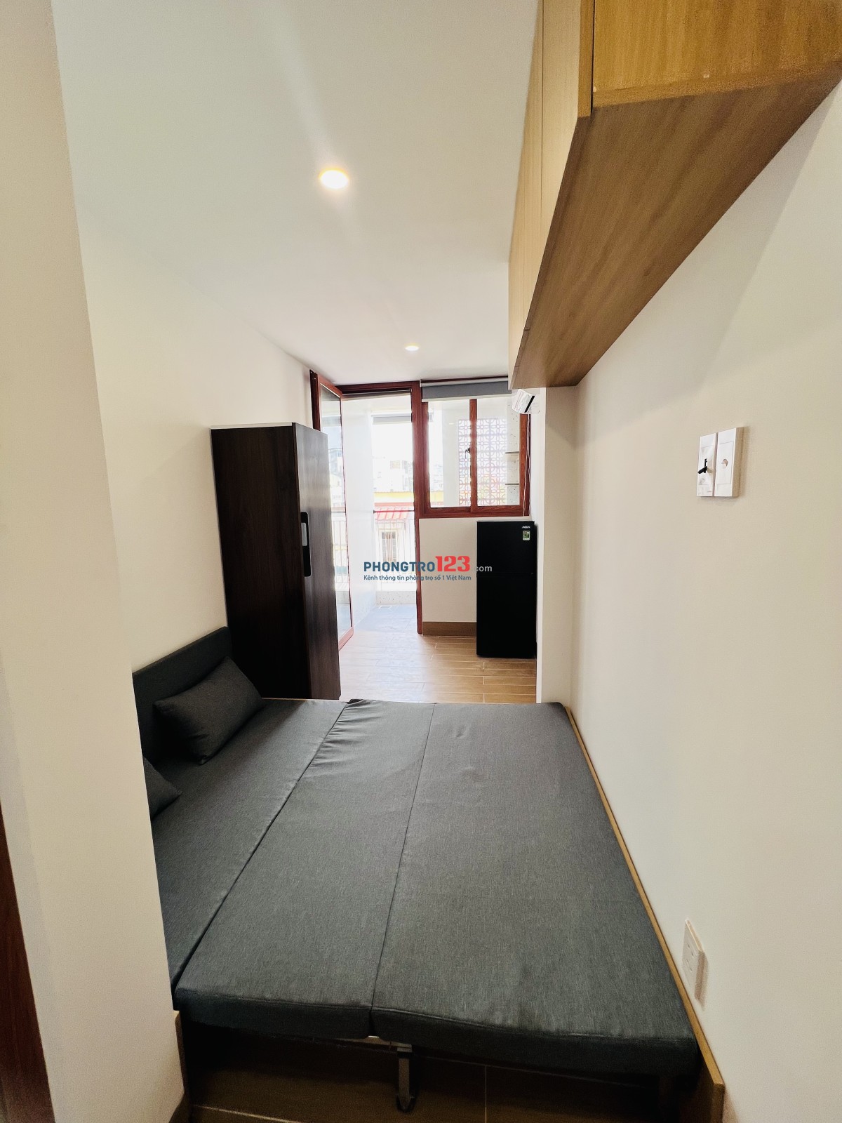 Cho thuê phòng trọ ban công tách bếp. Quận 3. Gần cầu công lý. Giá 6,2 triệu