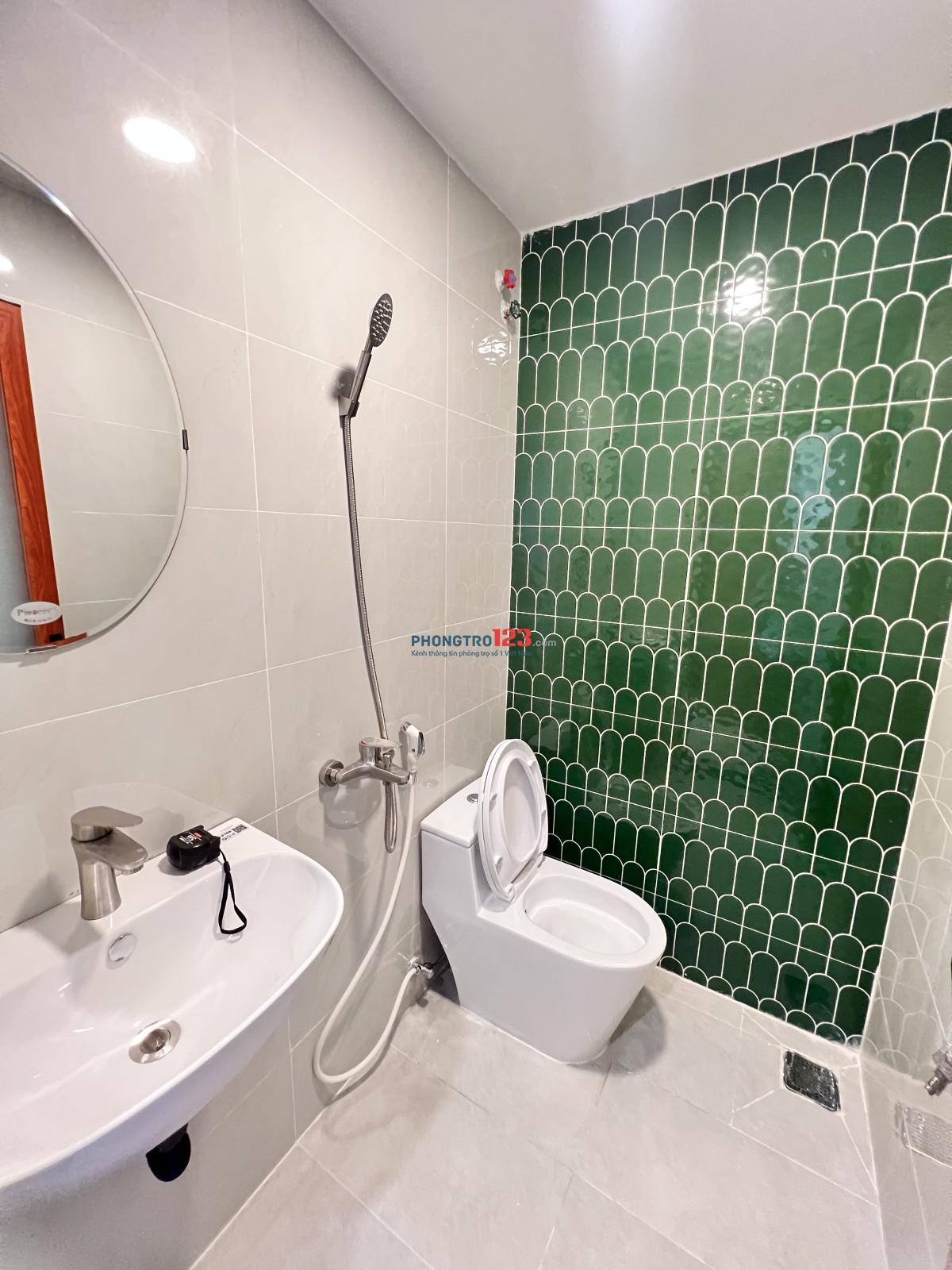 Cho thuê phòng trọ ban công tách bếp. Quận 3. Gần cầu công lý. Giá 6,2 triệu