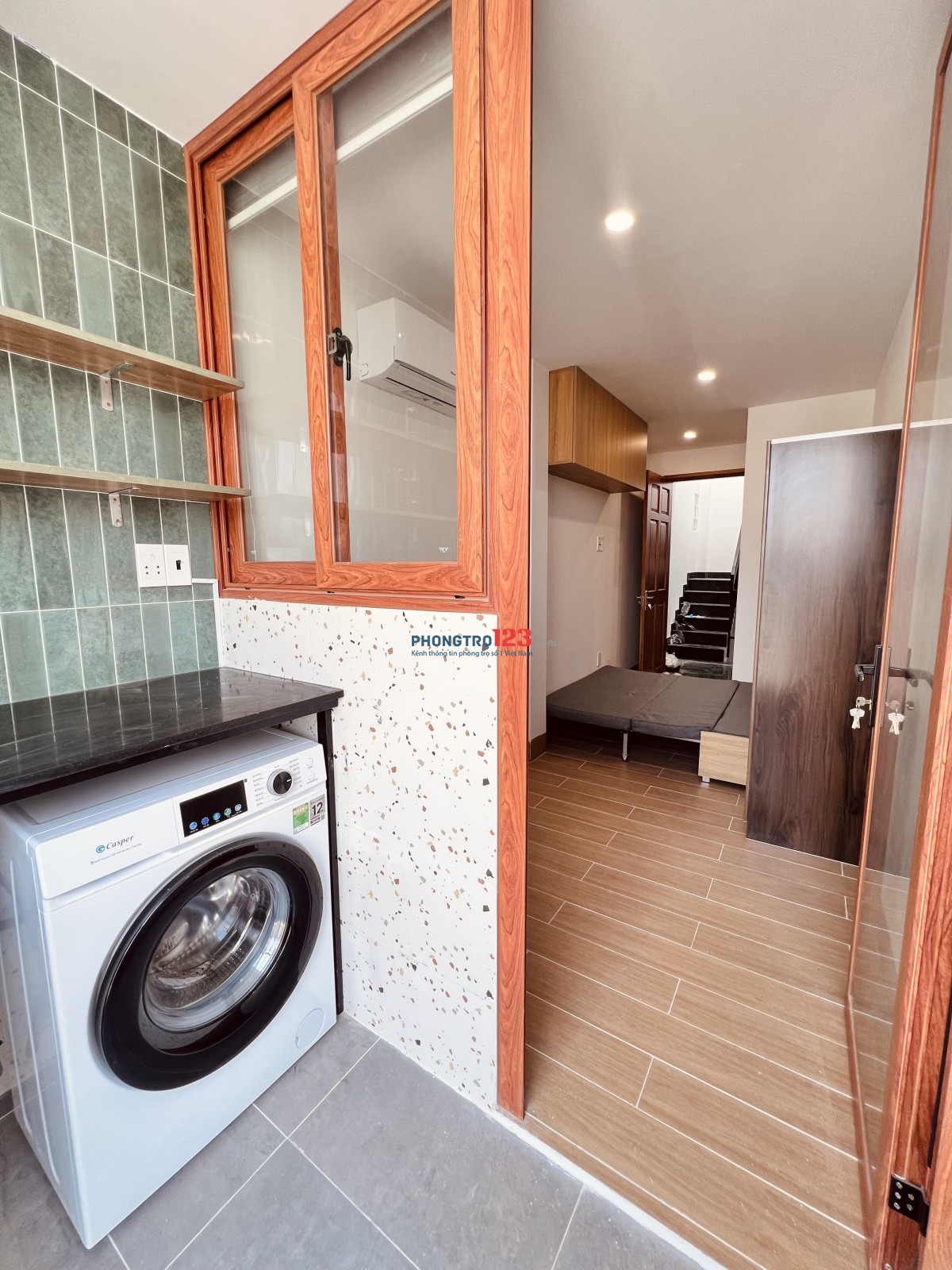 Cho thuê phòng trọ ban công tách bếp. Quận 3. Gần cầu công lý. Giá 6,2 triệu