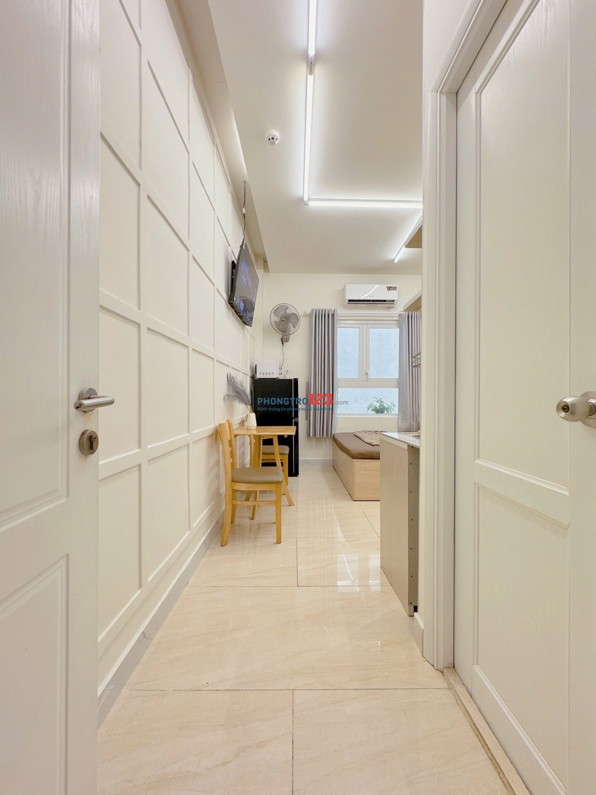 Cho Thuê Phòng Ngay Cầu Kiệu - Thang Máy - Hầm Xe - Full Nội Thất - Cửa Sổ - Mới 100% - Tiện Qua Q1