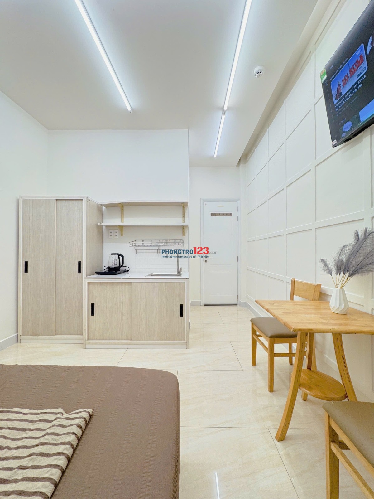 Cho Thuê Phòng Ngay Cầu Kiệu - Thang Máy - Hầm Xe - Full Nội Thất - Cửa Sổ - Mới 100% - Tiện Qua Q1