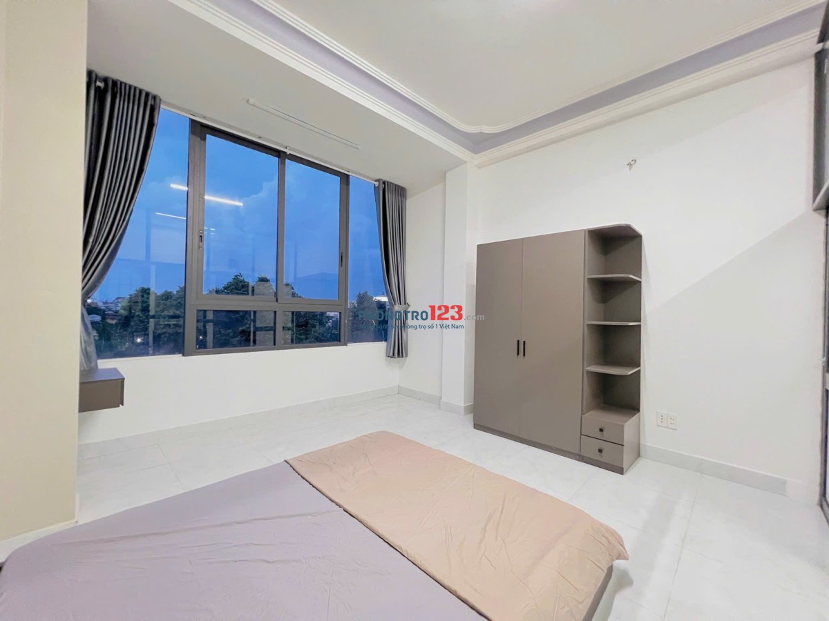  Studio hiện đại có vách kính, cửa sổ lớn – Full nội thất