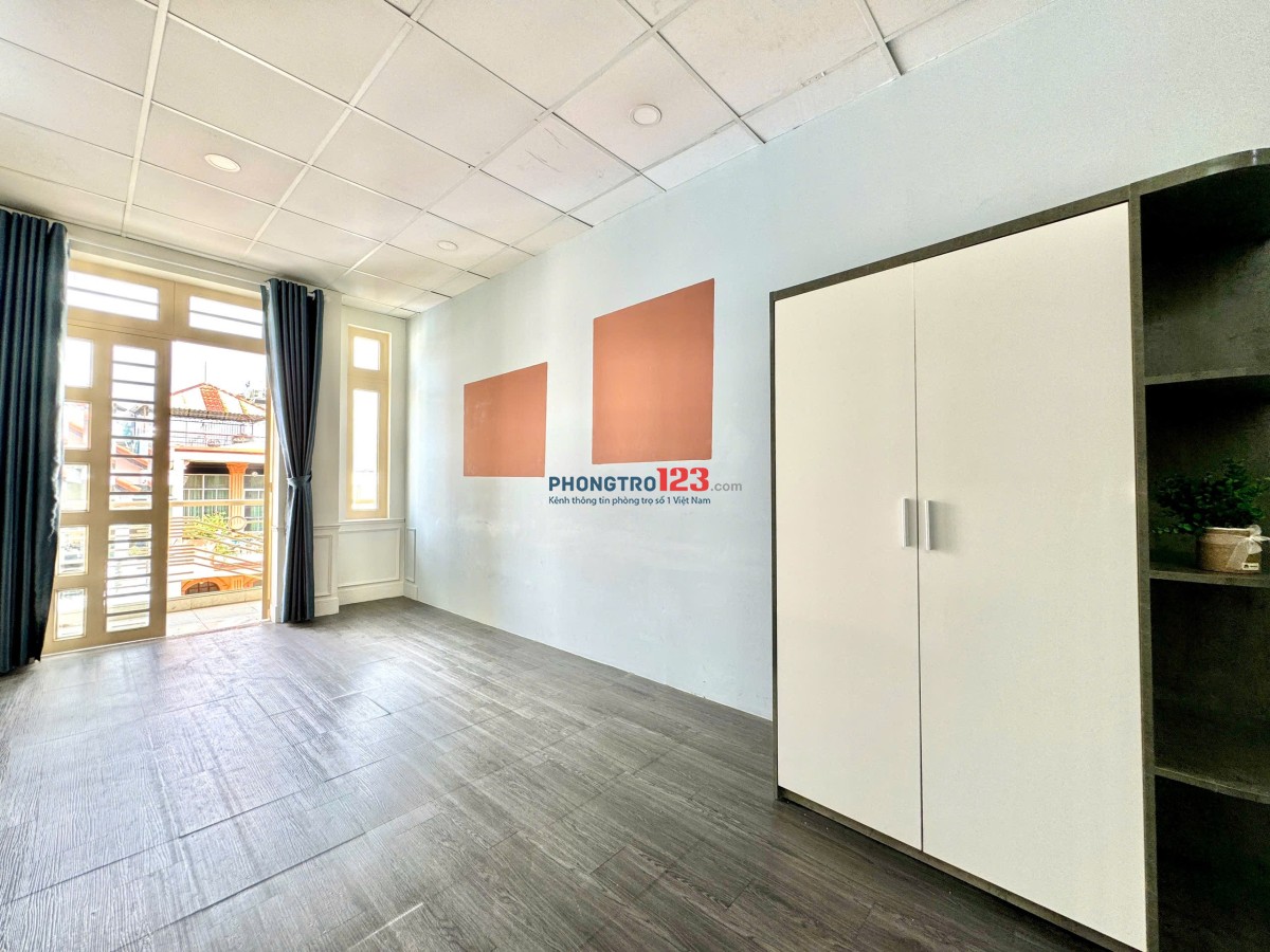  Căn studio sáng thoáng, có ban công – full nội thất