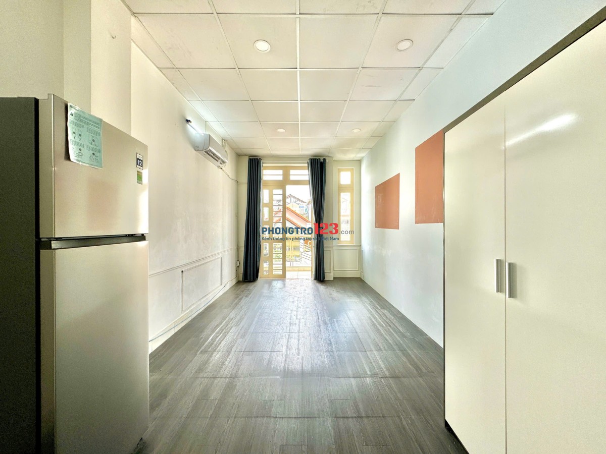  Căn studio sáng thoáng, có ban công – full nội thất