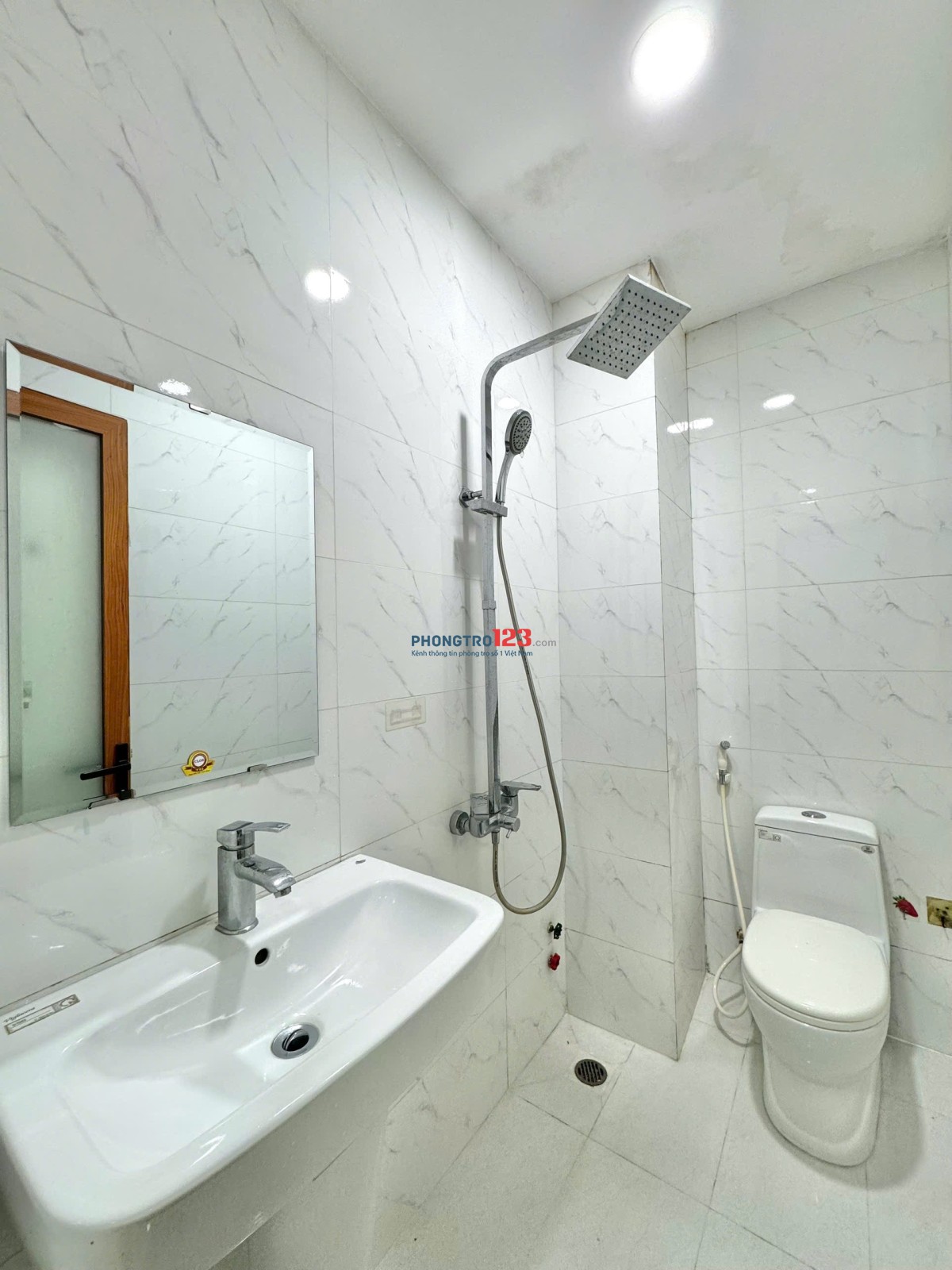 PHÒNG CAO CẤP 5’ ĐI DH KINH TẾ BÁCH KHOA, GIÁ HẤP DẪN