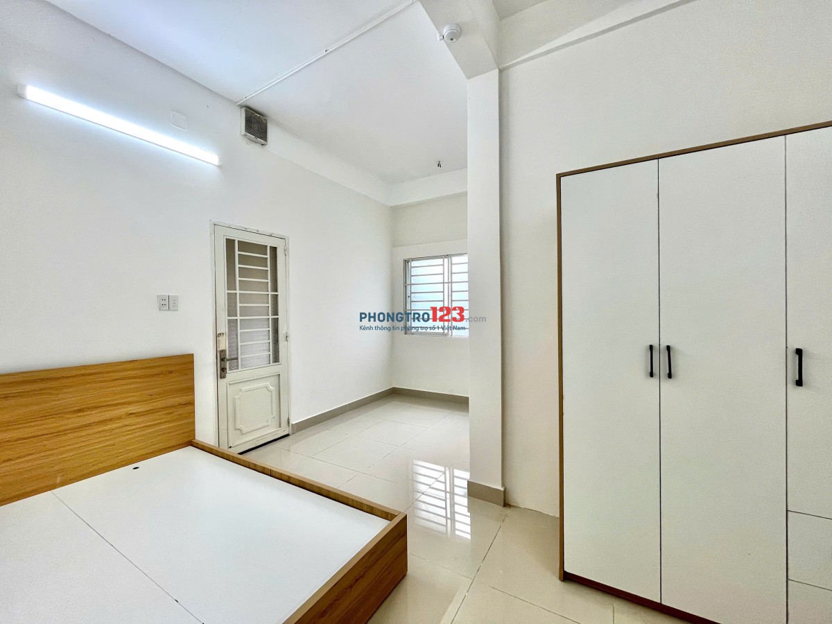 PHÒNG CỬA SỔ TRỜI FULL TIỆN NGHI GẦN NGÃ 4 PHÚ NHUẬN