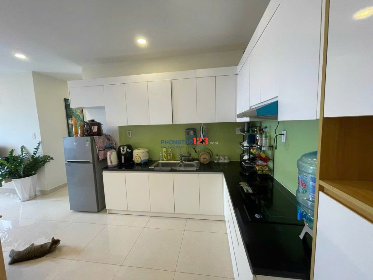 13tr5/tháng, C/c Screc, 90m2, 2PN, 2WC, Căn góc, ngay Trường Sa, Quận 3.