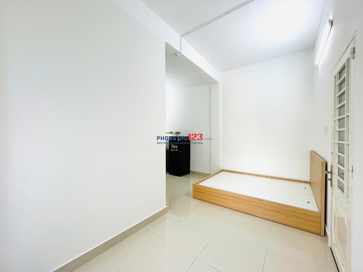 PHÒNG CỬA SỔ TRỜI FULL TIỆN NGHI GẦN NGÃ 4 PHÚ NHUẬN