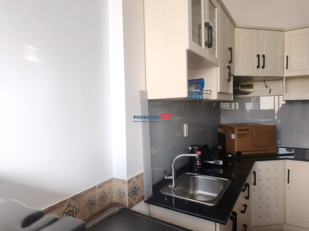 Cho thuê phòng 32m2 tách bếp nội thất đầy đủ ở quận 1