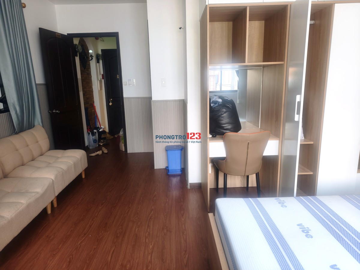 Cho thuê phòng 32m2 tách bếp nội thất đầy đủ ở quận 1