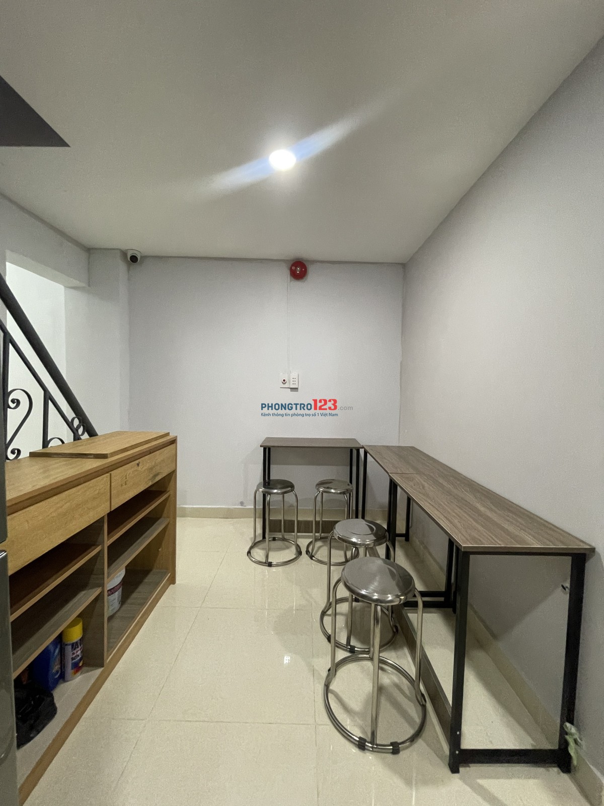 Phòng 4 bạn, ktx cao cấp ngay TÀI CHÍNH MKT, ĐH SPKT, HUTECH, FPT, KHU CNC chỉ 1,3Tr Toilet riêng