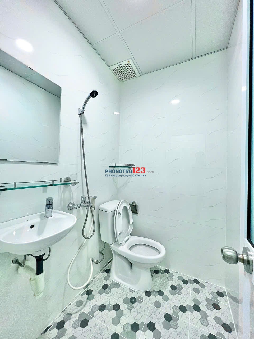 Cho thuê phòng giá sinh viên tại đường Nguyễn Thị Tần ngay Chân Cầu Chữ Y Quận 8