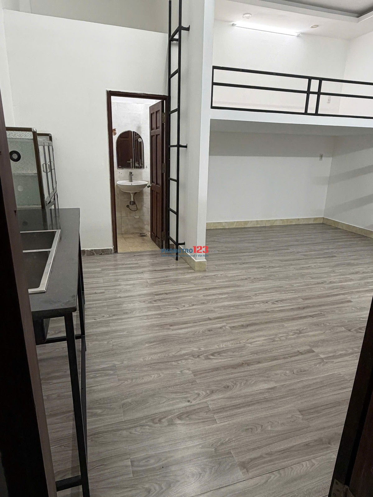 NGUYÊN TẦNG TRỆT 75M2 gồm 2 phòng 2 WC