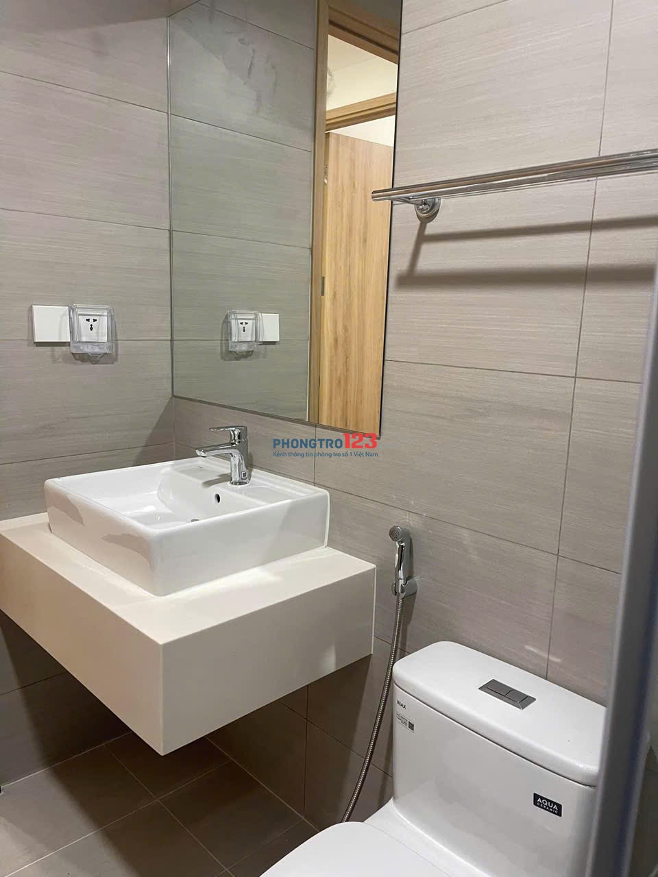 Chung cư 24AB, Ung Văn Khiêm, BT: 90m2, nội thất, 2p ngủ, 12,5tr/th