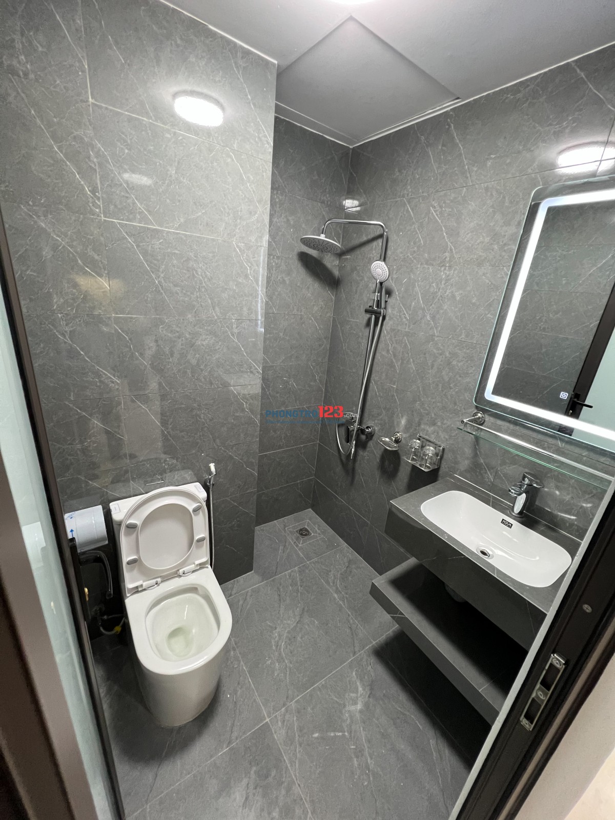 Chính chủ cho thuê CCMN cao cấp - full nội thất thiết kế - mới 100% - chỉ từ 5.5tr/th