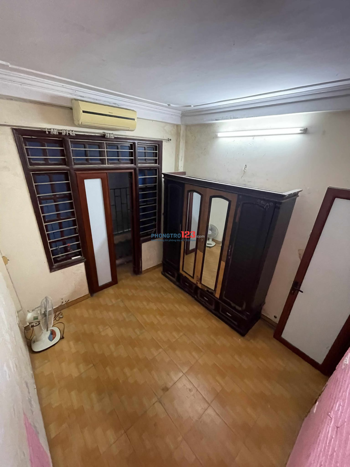 cho thuê phòng ở ngõ bằng B Hoàng Liệt. giá 2.2tr. có thương lượng