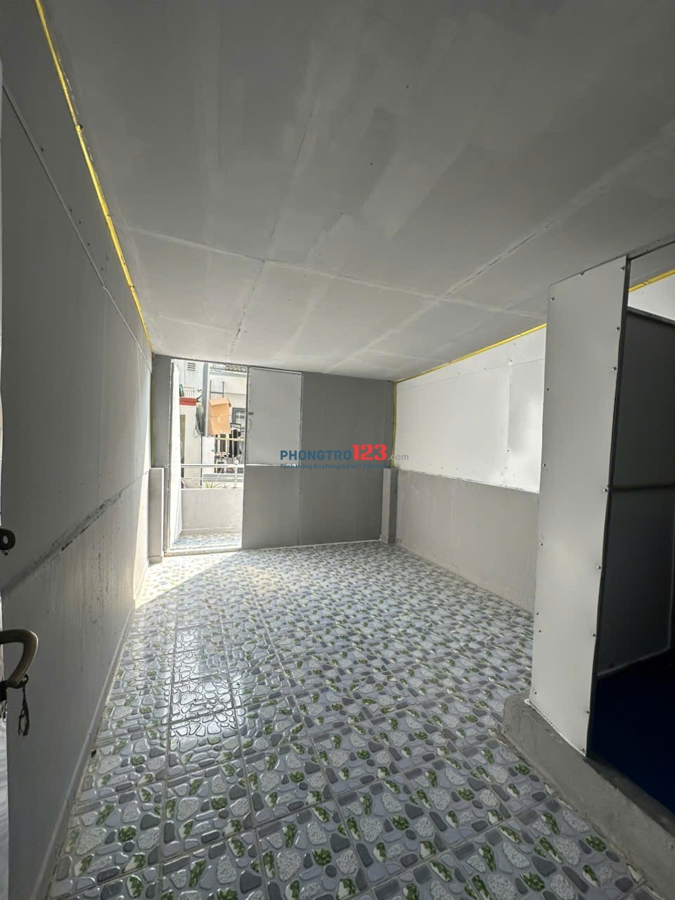 Cho Thuê Phòng Q10, rộng rãi thoải mái. cửa sổ ban công tolet riêng.mới keng.2tr9