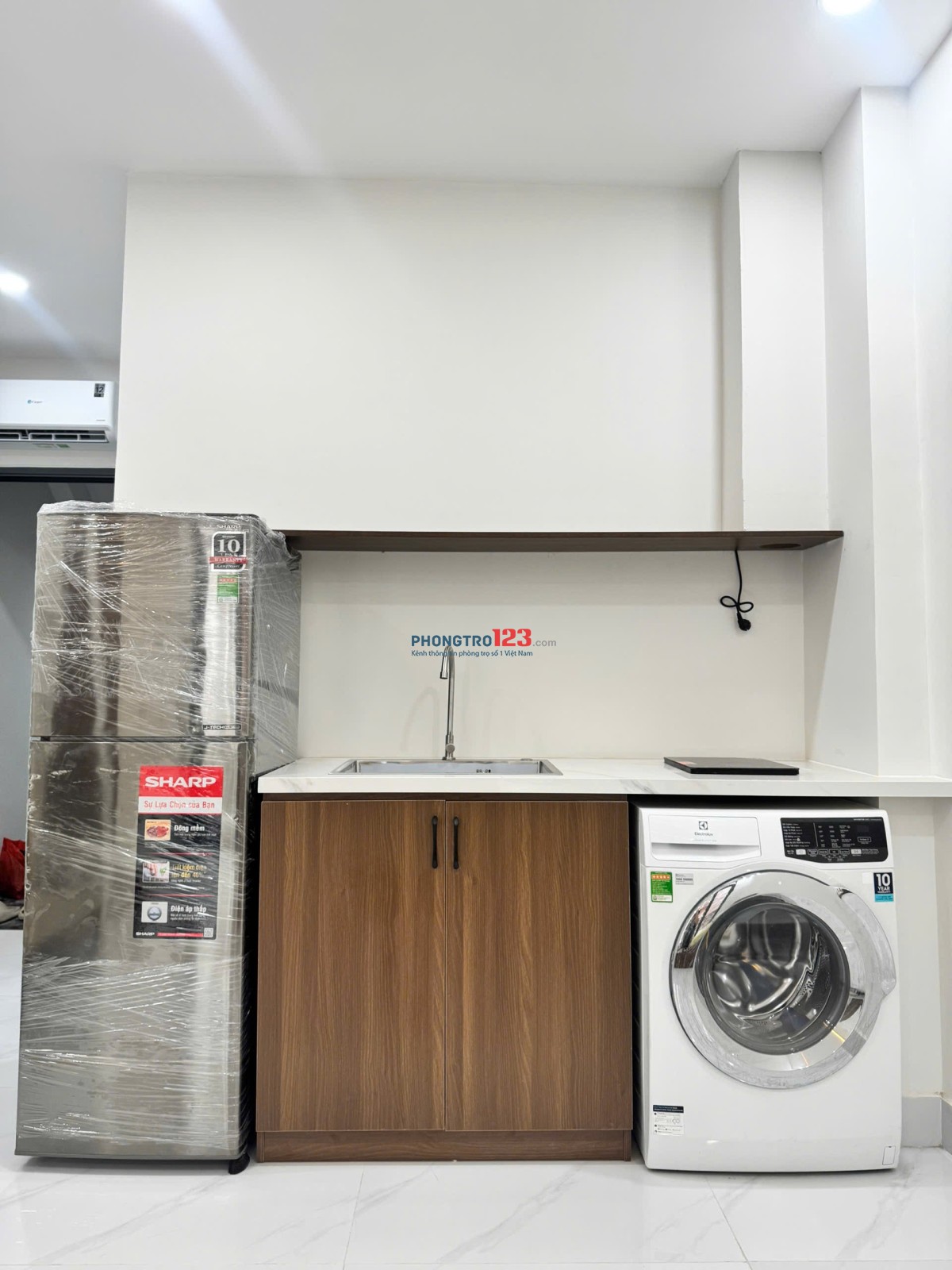 Căn hộ dịch vụ ban công - phòng thoáng sáng, mới tinh, đẹp - đầy đủ tiện nghi, trung tâm Bình Thạnh