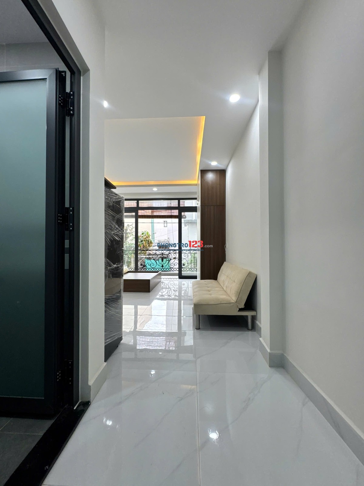 Căn hộ dịch vụ ban công - phòng thoáng sáng, mới tinh, đẹp - đầy đủ tiện nghi, trung tâm Bình Thạnh