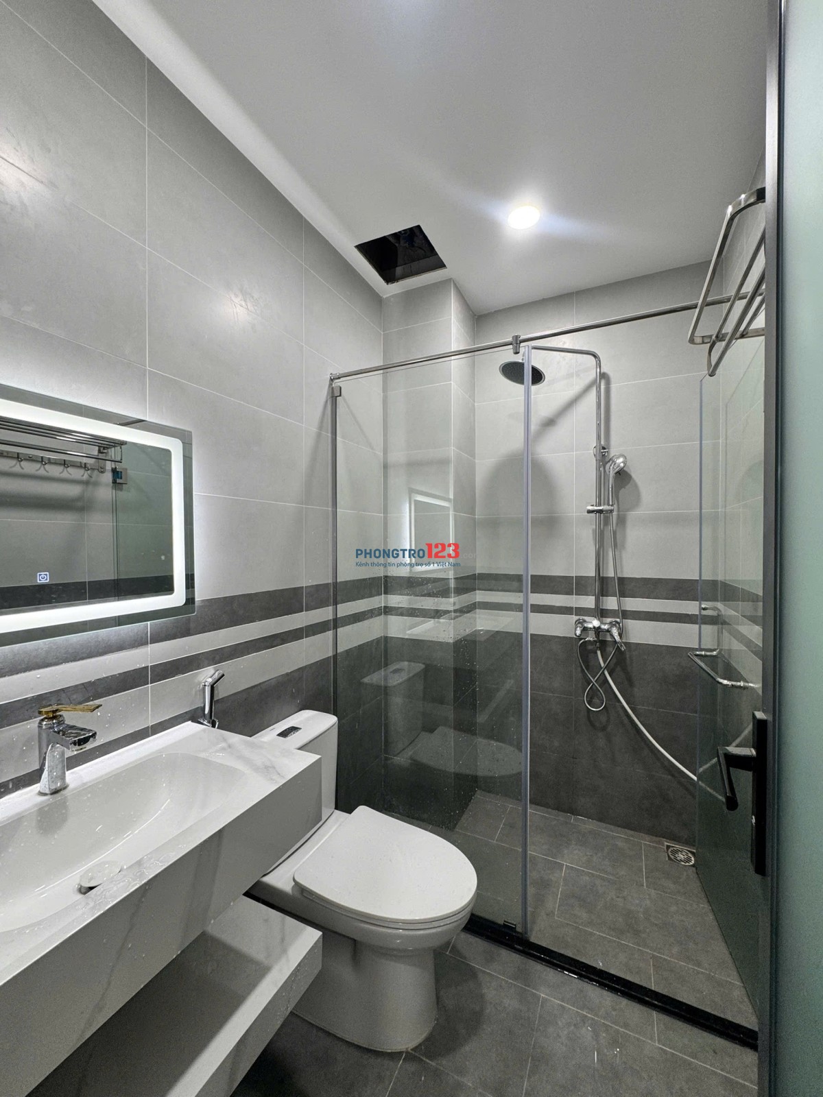 Căn hộ dịch vụ ban công - phòng thoáng sáng, mới tinh, đẹp - đầy đủ tiện nghi, trung tâm Bình Thạnh