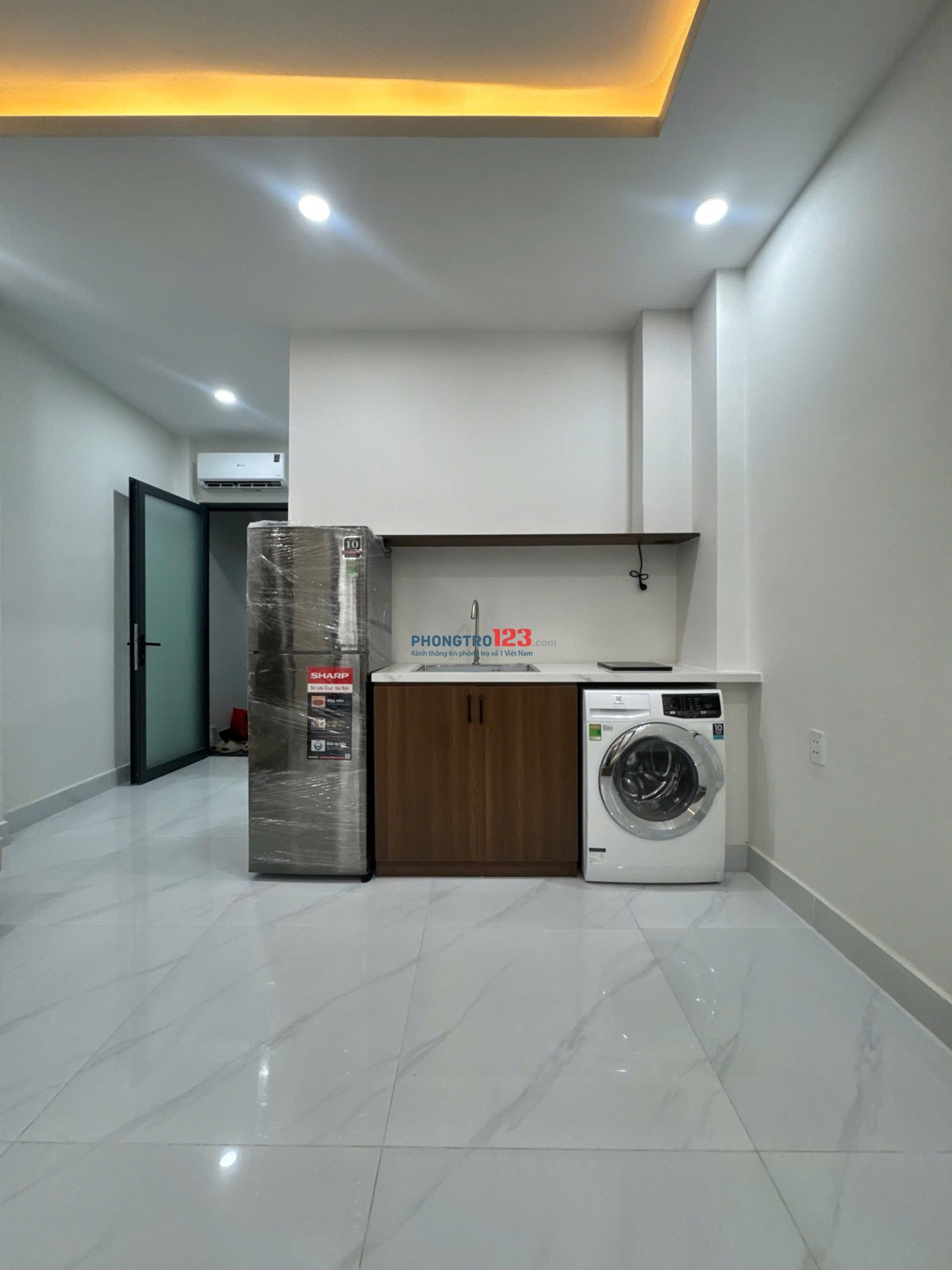 Căn hộ dịch vụ ban công - phòng thoáng sáng, mới tinh, đẹp - đầy đủ tiện nghi, trung tâm Bình Thạnh