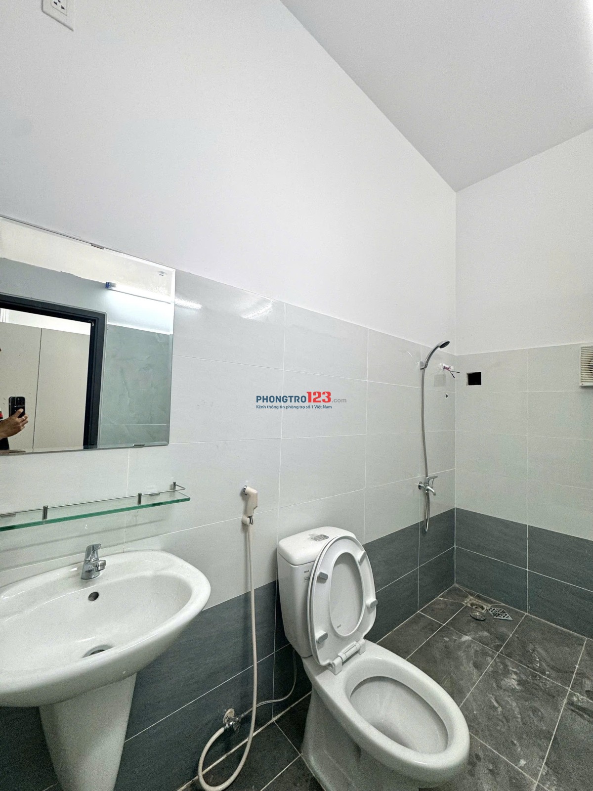 Cho thuê căn hộ Studio Ban công Q8 gần cầu chữ Y, cầu Nguyễn Văn Cừ, chợ Rạch Ông