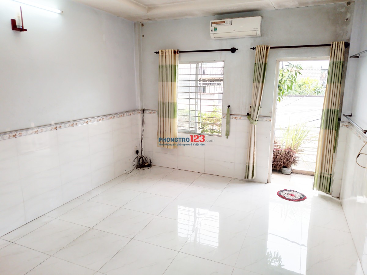 Nhà 1 trệt 1 lầu full nội thất 96m2 2PN hẻm 766 QL13 gần ngã tư Bình Phước, Thủ Đức