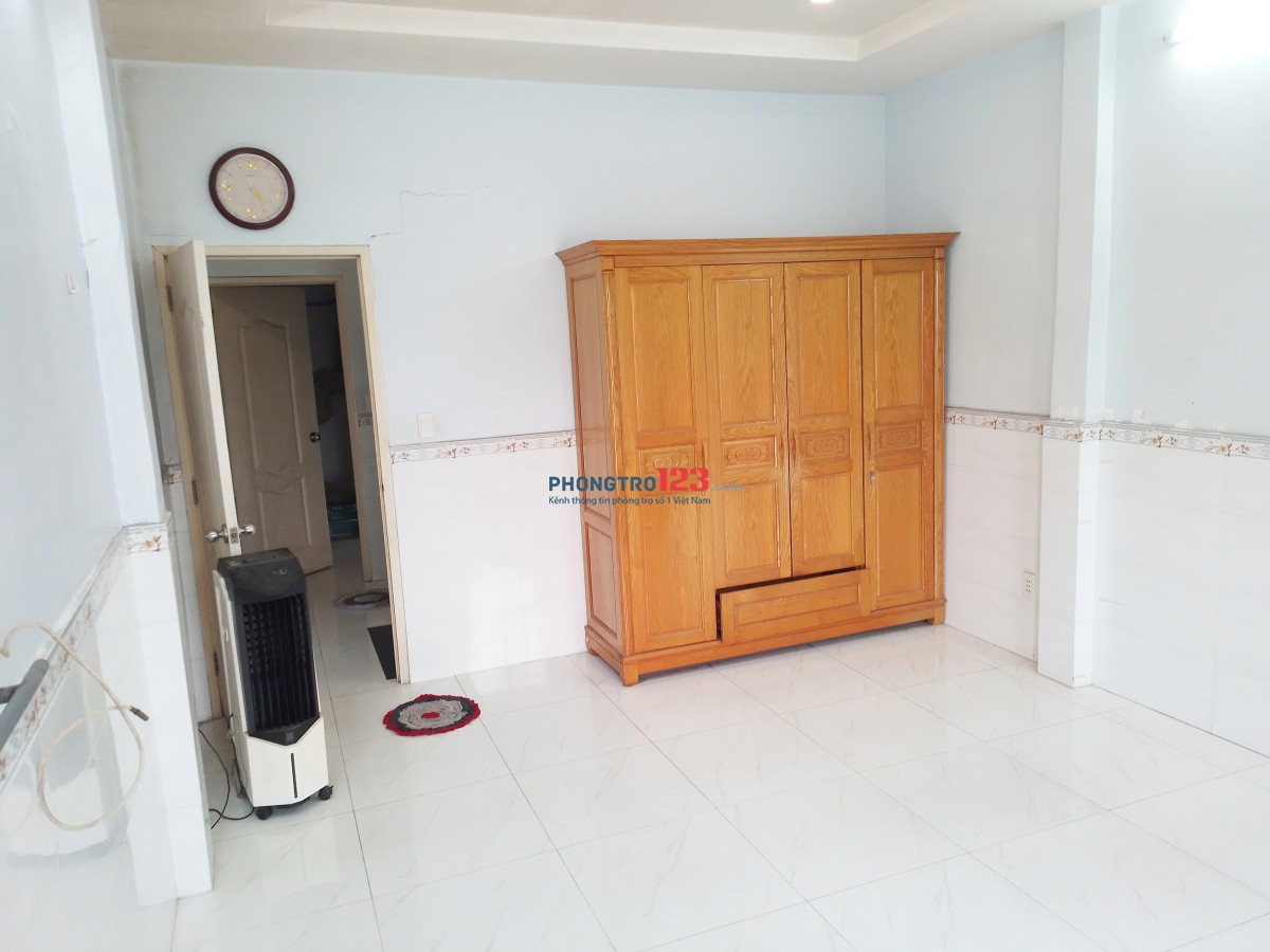 Nhà 1 trệt 1 lầu full nội thất 96m2 2PN hẻm 766 QL13 gần ngã tư Bình Phước, Thủ Đức