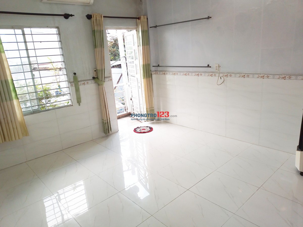 Nhà 1 trệt 1 lầu full nội thất 96m2 2PN hẻm 766 QL13 gần ngã tư Bình Phước, Thủ Đức