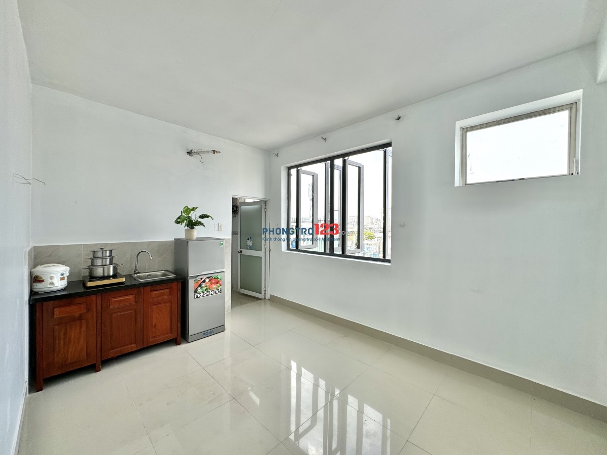 PHÒNG CỬA SỔ LỚN GẦN NHÀ GA T3 - ETOWN CỘNG HÒA