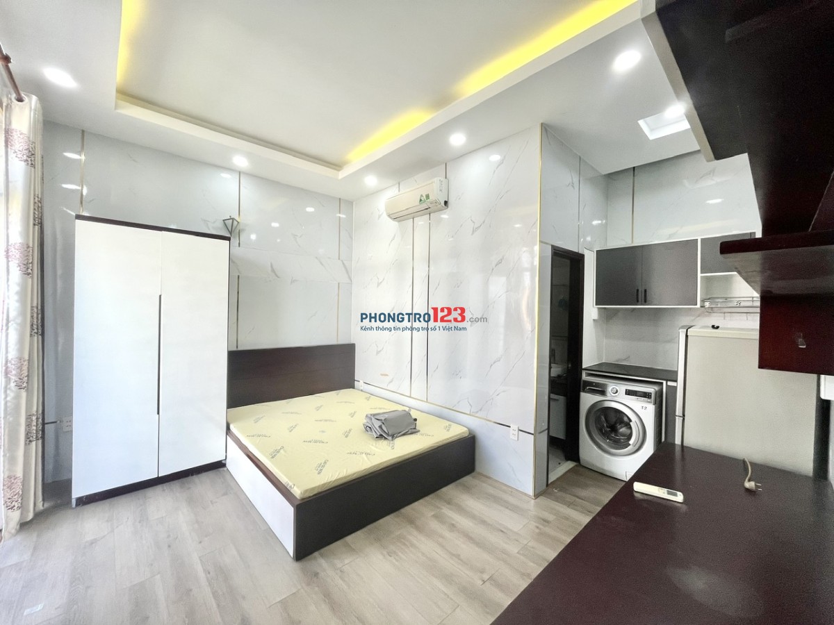 Mới trống phòng ban công view đẹp thiết kế hiện đại rộng thoáng