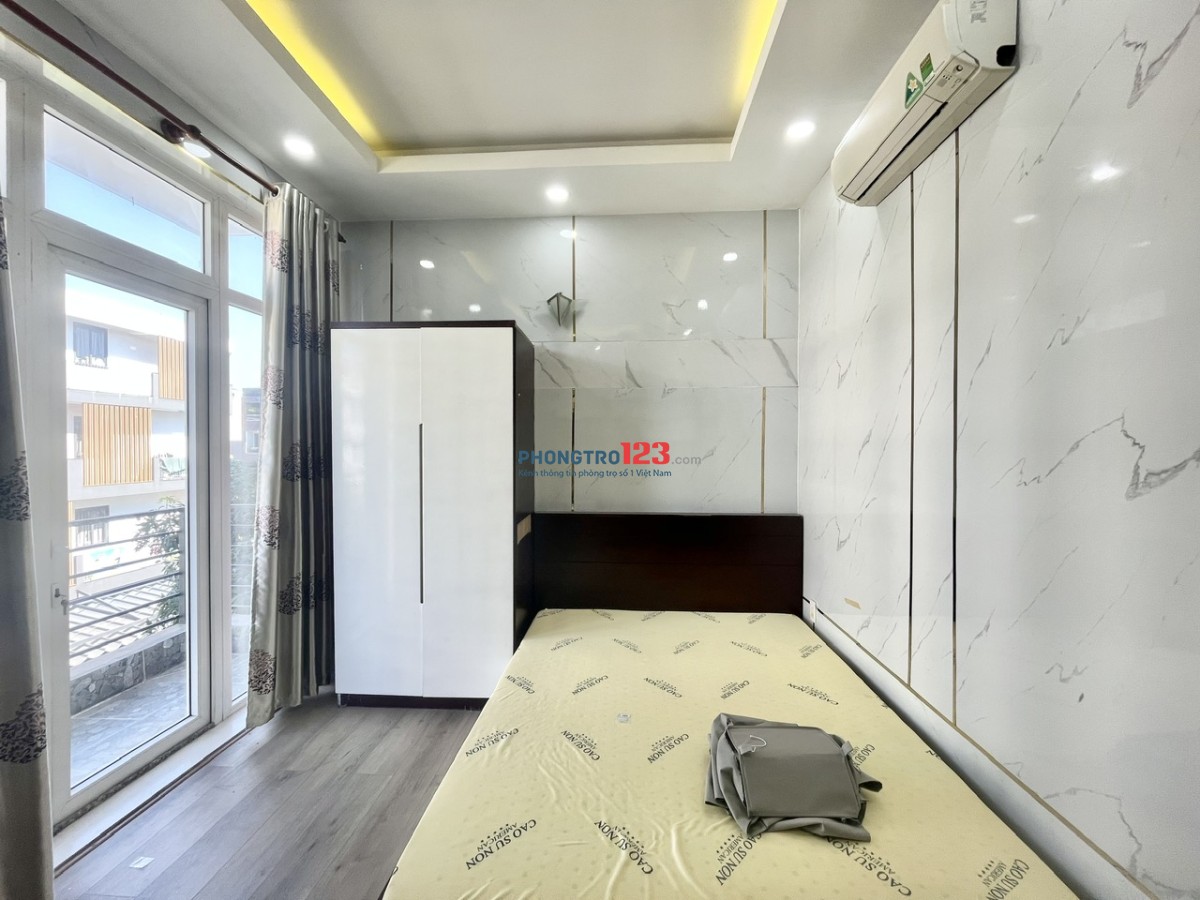 Mới trống phòng ban công view đẹp thiết kế hiện đại rộng thoáng