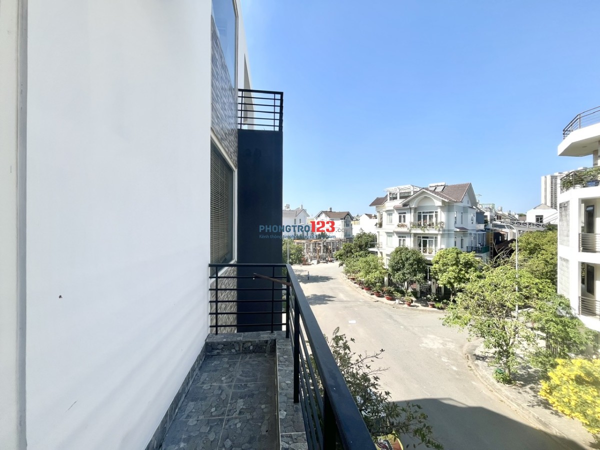 Mới trống phòng ban công view đẹp thiết kế hiện đại rộng thoáng