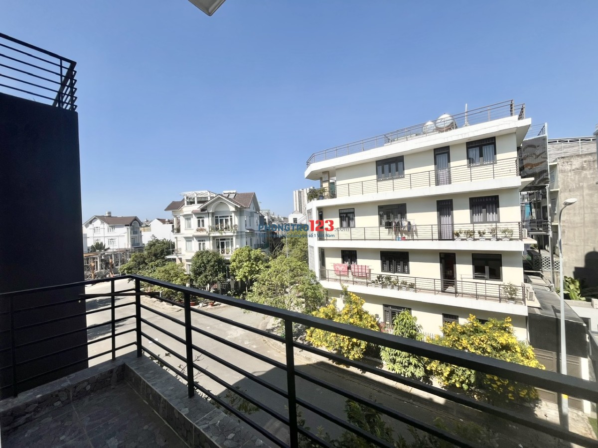 Mới trống phòng ban công view đẹp thiết kế hiện đại rộng thoáng