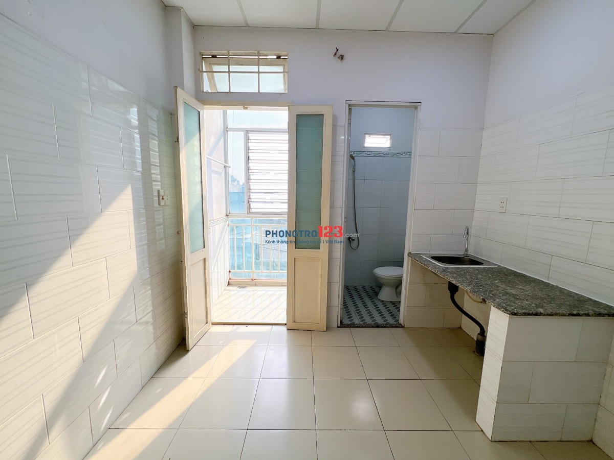 VÀO Ở MIỄN PHÍ THÁNG 2 - Trọ ban công thoáng mát, máy giặt chung sau HUB, SPKT 4p đi xe