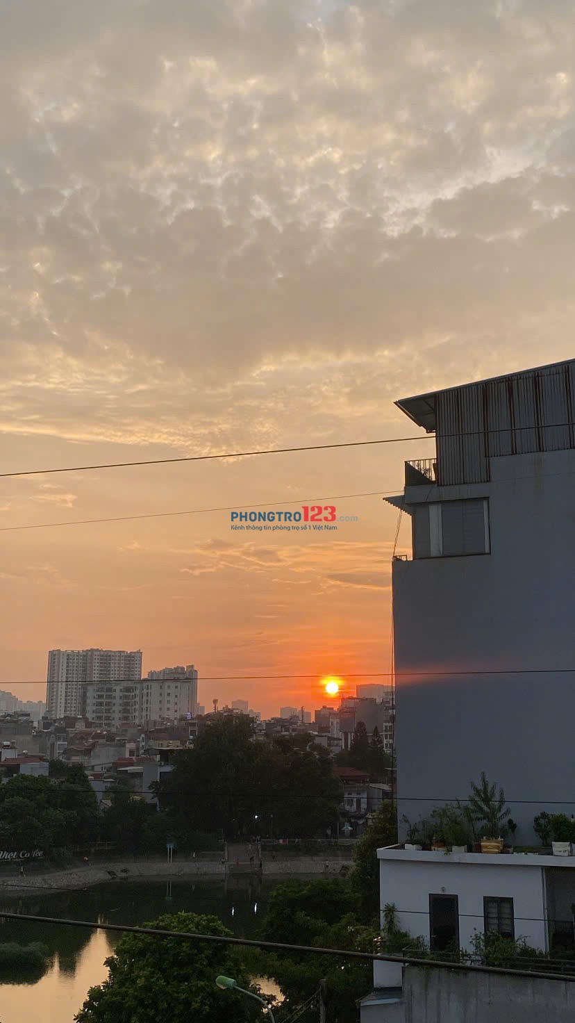 Cho thuê phòng có cửa sổ lớn, view mặt hồ