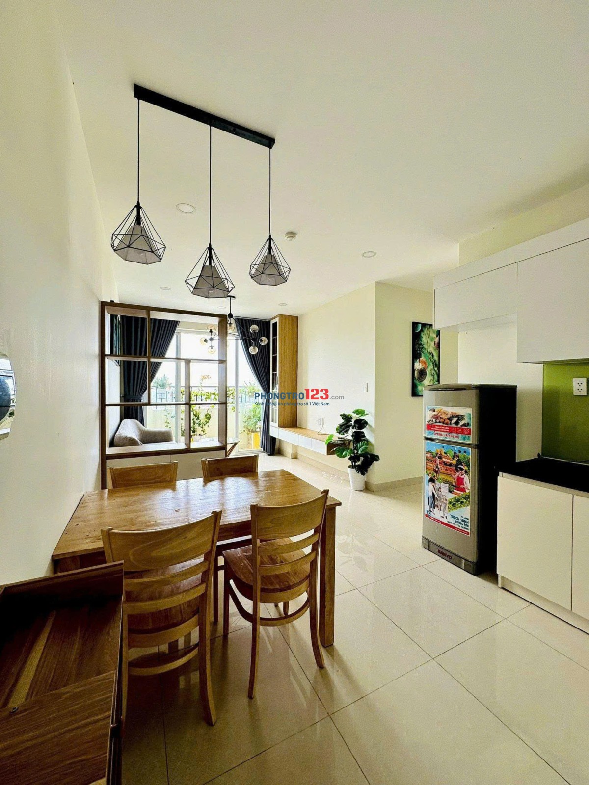 Chung cư 10A Trần Nhật Duật, Q1: 2PN, 2WC, full nội thất, 11tr5/th, ban công