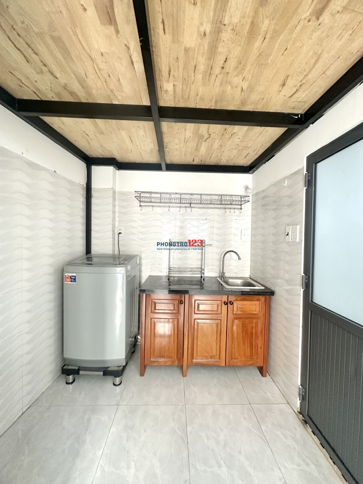 PHÒNG BAN CÔNG 30m2 FULL TIỆN NGHI MÁY GIẶT RIÊNG LÝ THƯỜNG KIỆT GẦN ĐH BÁCH KHOA