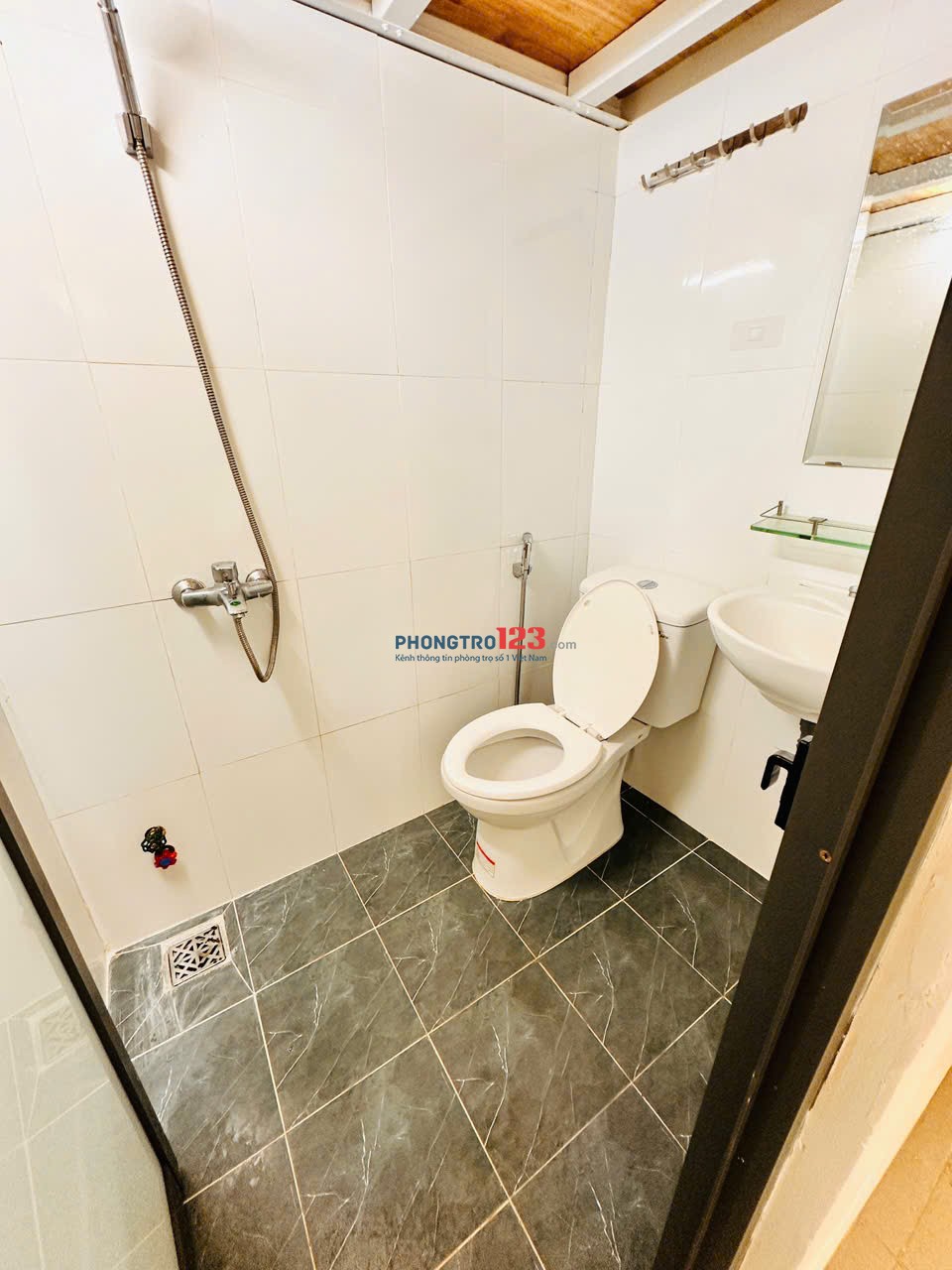 Phòng Duplex đủ nội thất đi bộ qua ĐH Hutech, DH Ngoại Thươg Q.Bình Thạnh.