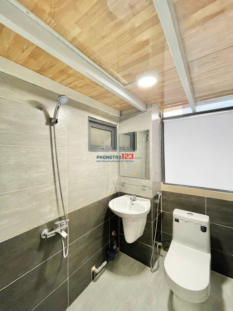 PHÒNG CÓ GÁC CỬA SỔ TRỜI - MỚI XÂY GẦN LẠC LONG QUÂN