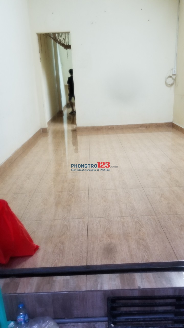 Cho thuê phòng Q.4 gần Đại Học Luật, phòng trống, mặt tiền đườn lớn