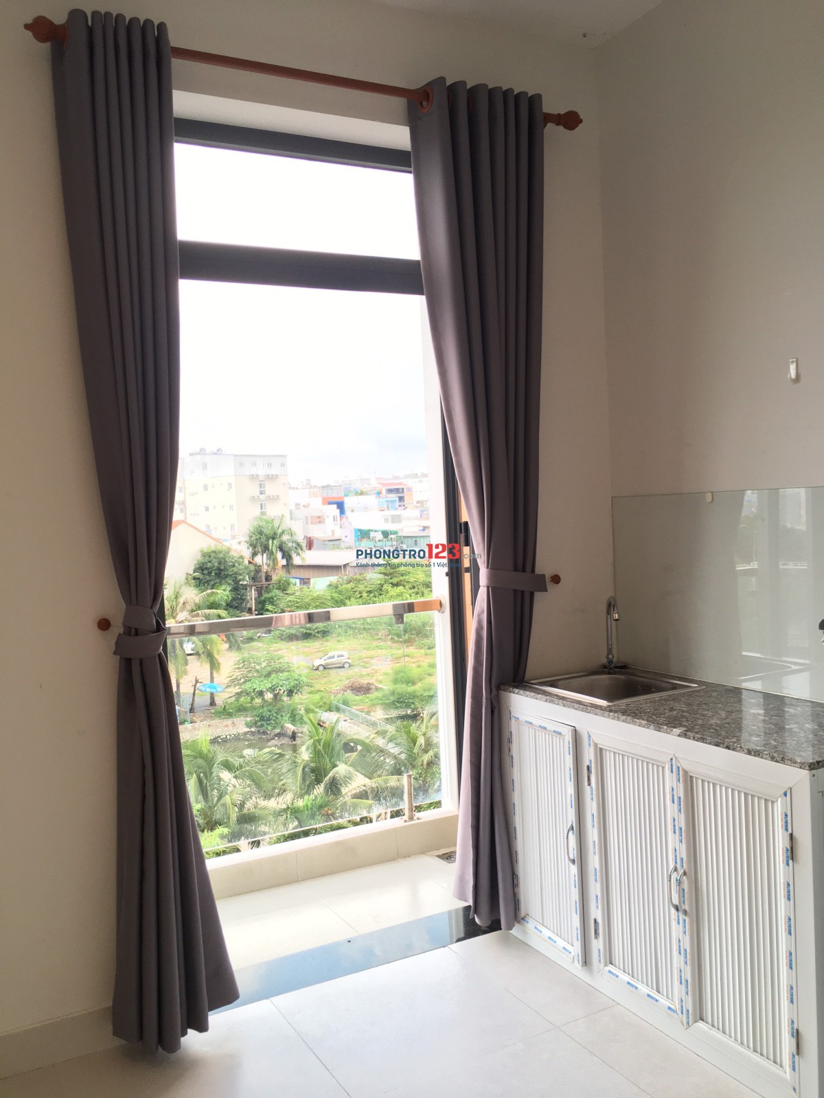 Phòng đầy đủ nội thất ngay chợ Tân Quy Quận7 (ban công riêng)