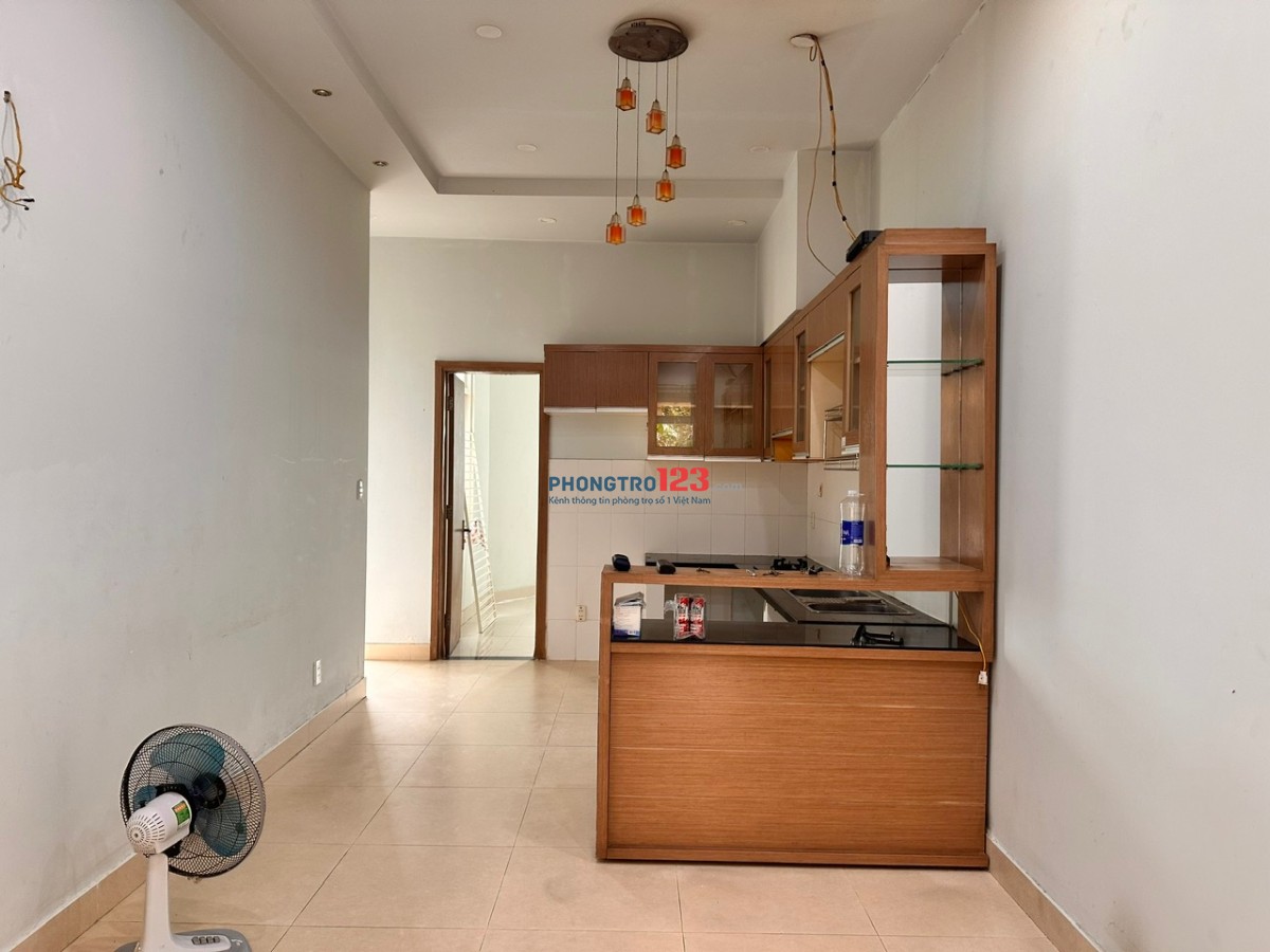 Nhà trống, chính chủ cho thuê, khu vực an ninh, yên tĩnh. Sân đậu xe ôtô