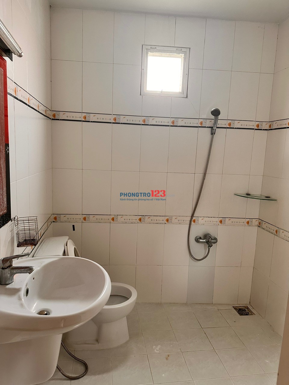 Nhà trống, chính chủ cho thuê, khu vực an ninh, yên tĩnh. Sân đậu xe ôtô