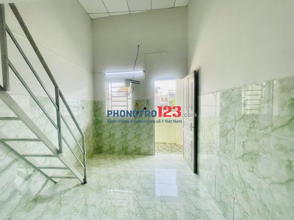 Gác cao, view ban công thoáng mát cách Học viện Bưu chính chỉ 750m, Hutech E, Lê Văn Việt